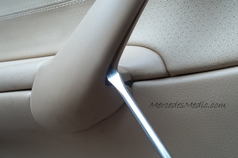 c class remove door handle interior