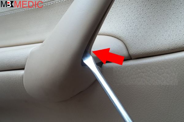 c-class-remove-door-handle-interior