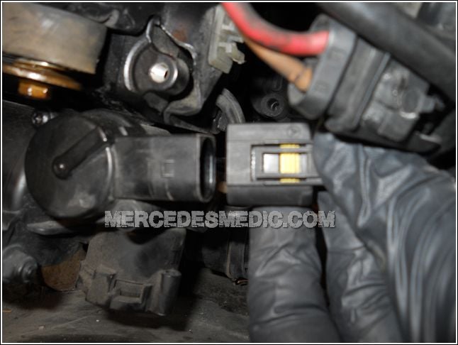 MERCEDES-BENZ_air_matic_air_compresor_repair_how_to_replace_07