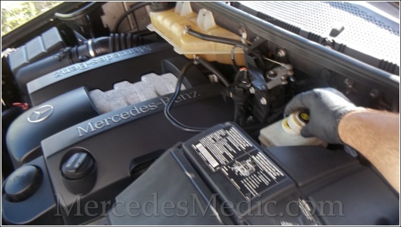 Mercedes_ML_w163_brake fluid reservoir location