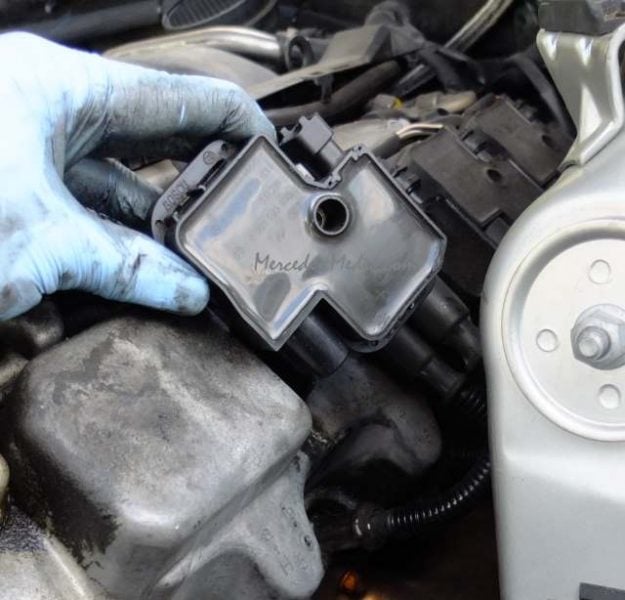 Remove spark plug ignition coil from Mercedes