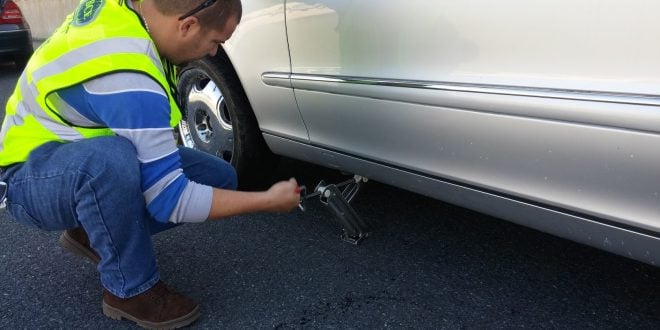 change mercedes flat tire