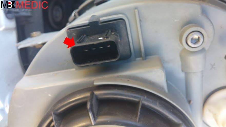 w210-e-class-mercedes-headlight-connector